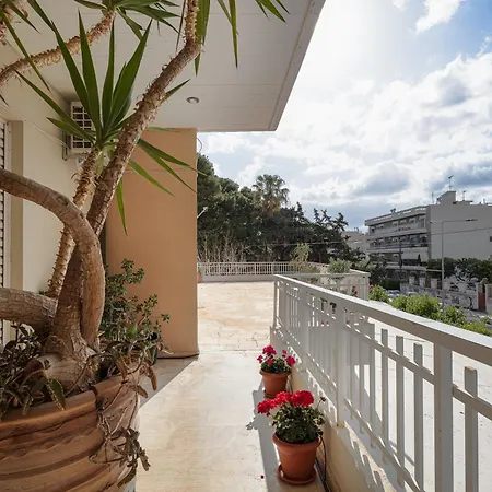 Cozy Garden Apartment